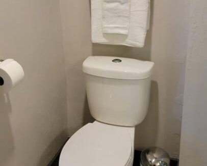 Sturgeon Bay Apartment | Silver Room