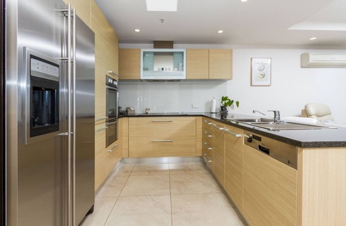 Tahunanui Apartment | Silver Sands - Beautiful Penthouse-level Beachside Apartment
