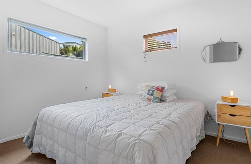 Langs Beach House | Silver Seas - Modern, sunny holiday home with sea views and self-contained studio