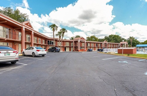 Silver Springs Apartment | Silver Springs FL|King Bed