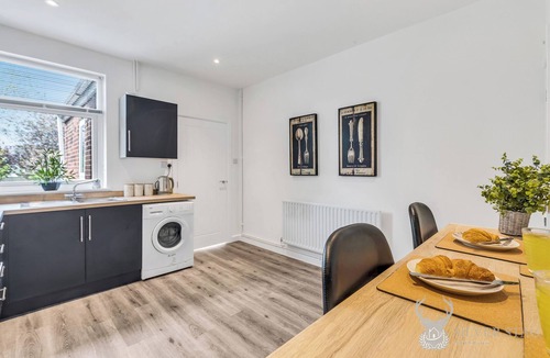 Church Gresley House | Silver Stag Properties, Newly Renovated 2 BR House