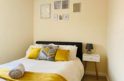 Ashby-de-la-Zouch House | Silver Stag Properties, Comfy 2 BR Home in Ashby