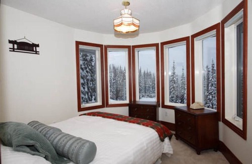 Silver Star Mountain House | Silver Star Accommodation -The Knight Star Lodge