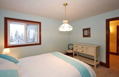 Silver Star Mountain House | Silver Star Accommodation -The Knight Star Lodge