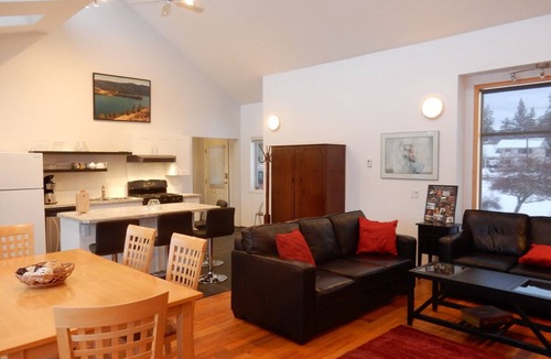 Vernon House | Silver Star Road Suites - Detached Two Bedroom Suite