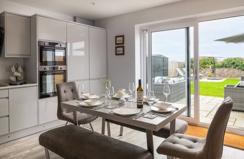 Benllech Cottage | Silver Strand - Three Bedroom Cottage, Sleeps 6