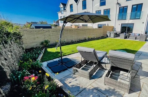 Benllech Cottage | Silver Strand - Three Bedroom Cottage, Sleeps 6