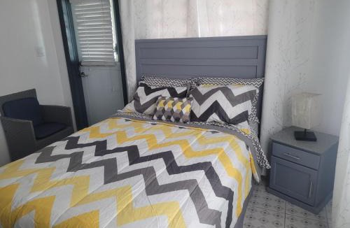 Runaway Bay House | Silverbuttons Apartments & Eats