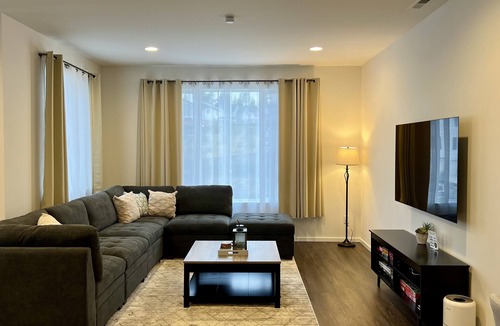 West Hills House | Silverdale Modern Townhome