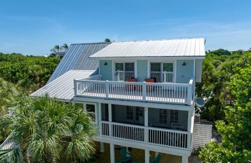 North Captiva House | Silverseas Cottage, Pool, 2 Carts, Steps to Beach