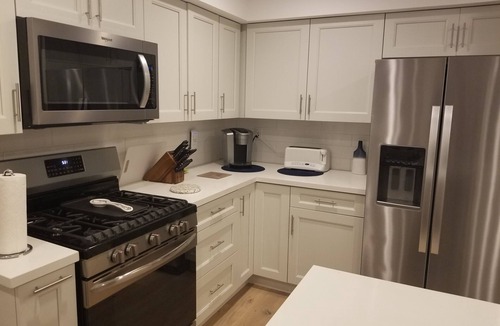 Silver Strand House | Silverstrand Escape 3bd 2ba; 4 min walk to shore! no pets 30 night minimum