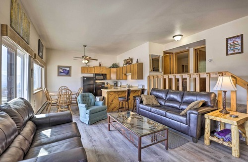 Wildernest Condo | Silverthorne Condo w/Views ~ 11 Mi to Ski Slopes