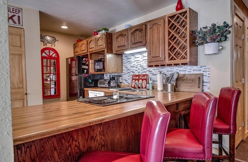 Wildernest Condo | Silverthorne Condo with Mtn views, Pool & Hot tub