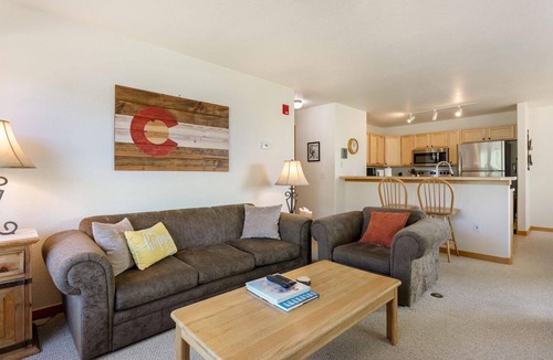 Wildernest Condo | Silverthorne Ski Retreat Near 6 Resorts | Hot Tub, Fireplace |Forest & Mountain Views |Free Shuttle