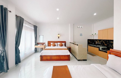 Tuk Tuk Hotel | Simangande View & Resto by Staigo