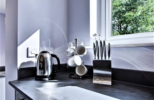 Hemel Hempstead House | Simba Stays: Luxurious Townhouse for Contractors, Relocators/Families