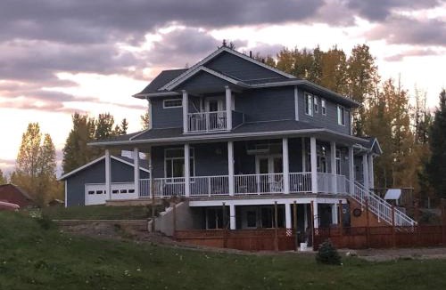 Smithers Apartment | Simcoe B&B - Incredible vacation suite