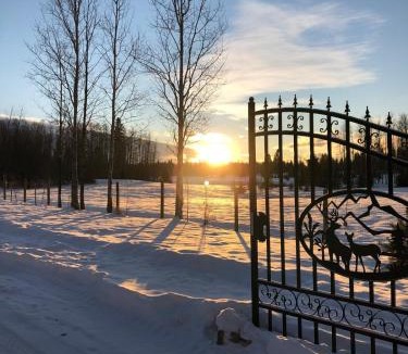Smithers Apartment | Simcoe B&B - Incredible vacation suite