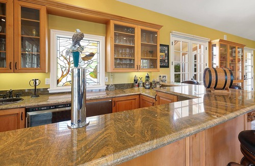 Simi Valley House | Simi Valley - Memorabilia Guest Retreat