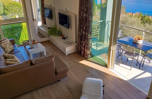 Azzano Apartment | Simona Torretta Holiday Apartment with Pool