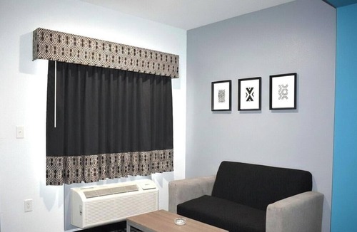 Westfield Hotel | Simple & Affordable Room Near Houston’s Key Attractions | Free Parking