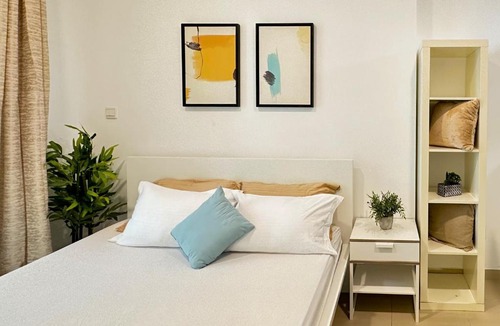 Dubai Marina Apartment | Simple and Affordable Studio with Balcony and Rooftop Pool with amazing views in Great Location, Manchester Tower