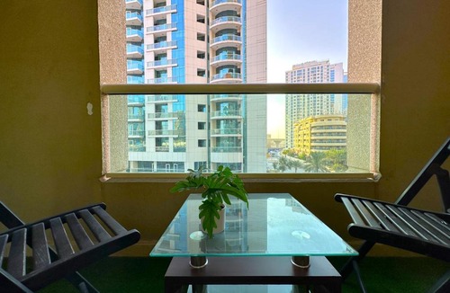 Dubai Marina Apartment | Simple and Affordable Studio with Balcony and Rooftop Pool with amazing views in Great Location, Manchester Tower