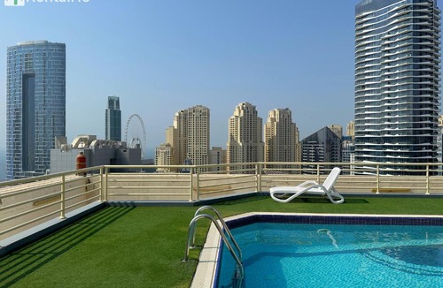 Dubai Marina Apartment | Simple and Affordable Studio with Balcony and Rooftop Pool with amazing views in Great Location, Manchester Tower