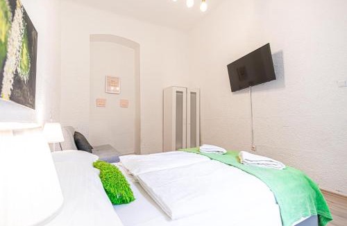 Neulerchenfeld Apartment | Simple Apt, with full kitchen Wiener Stadthalle