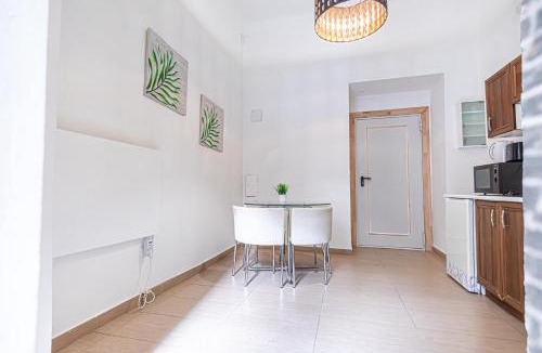 Neulerchenfeld Apartment | Simple Apt, with full kitchen Wiener Stadthalle