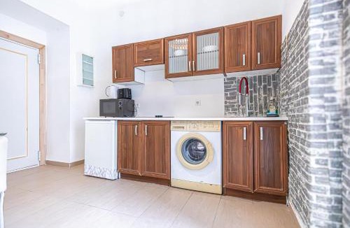 Neulerchenfeld Apartment | Simple Apt, with full kitchen Wiener Stadthalle