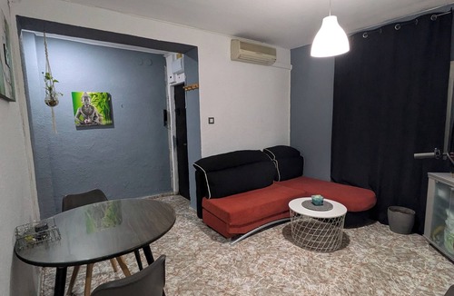 Giralda Sur Condo | Simple but comfortable room!