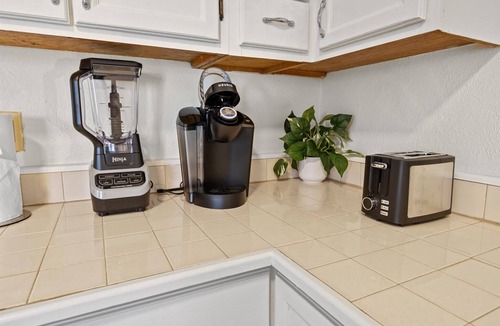 Holy Cross House | Simple Comfort 1 Bed 1 Bath Near Downtown Indy