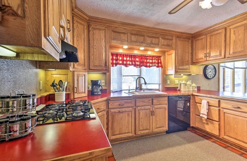 Eagle River House | Simple Cranberry & Wine Farm Home w/Fire Pit!