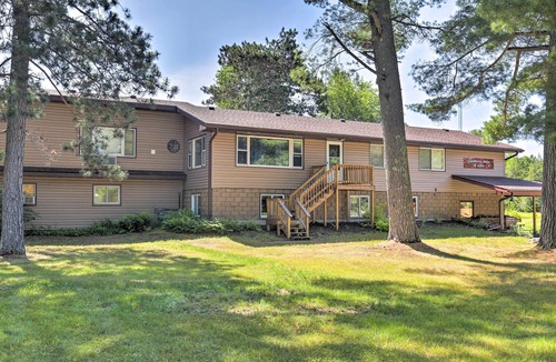 Eagle River House | Simple Cranberry & Wine Farm Home w/Fire Pit!