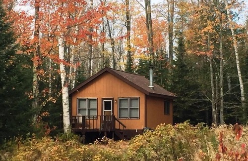 La Pointe House | Simple Gifts - A Simple Studio Cabin with Lake Superior Acesss across the Street!