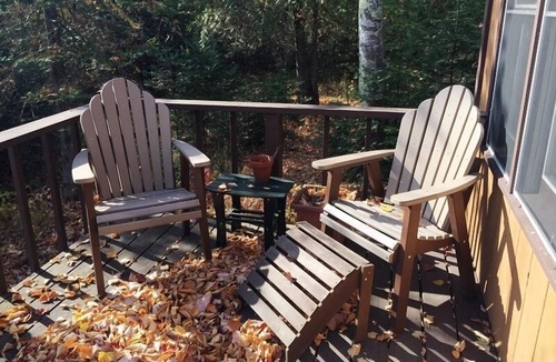 La Pointe House | Simple Gifts - A Simple Studio Cabin with Lake Superior Acesss across the Street!