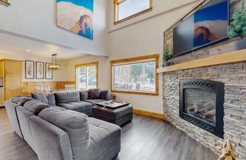 Blue River House | Simple Leafs