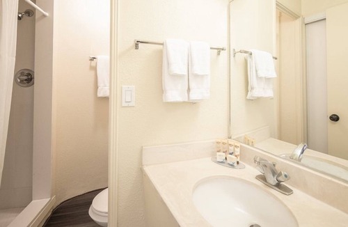 Waikiki Hotel | Simple Stay at a Great Price! Sky View Unit with Kitchen, Outdoor Pool
