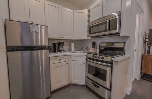 Boston Financial District Apartment | Simple Studio -Walk to MGH, Beacon Hill, North End
