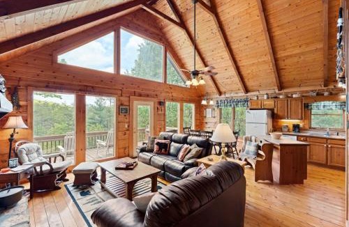 Mineral Bluff House | Simpler Times 2BR Cabin Rental in Mineral Bluff