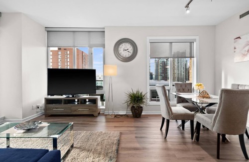 Victoria Park Apartment | Simply Comfort. Stylish 2Bd Apt Downtown. City&Mountain View