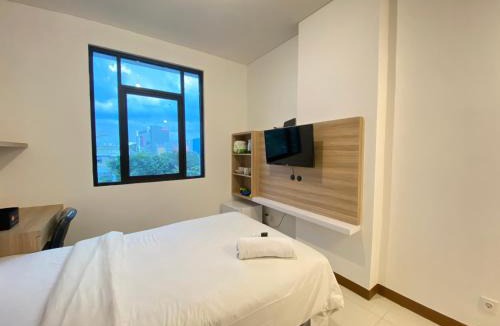 Ciroyom Apartment | Simply Studio Room Semi Apartment at The Lodge Paskal near BINUS University By Travelio