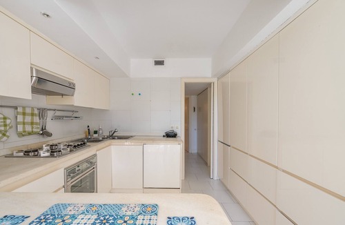 Historic Castle District Apartment | Sinclair Central Loft elegance under a romantic fresco, 15' from the beach