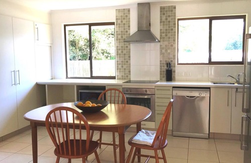 Rainbow Beach House | Sinclair - Rainbow Beach. Modern Beach House Close to Everything
