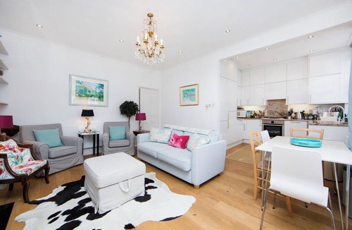 Addison Apartment | SINCLAIR ROAD, KENSINGTON - 2-bedroom apartment in a quiet residential street