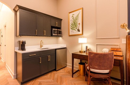 West Dundee Apartment | Sinclair Suites - Boutique Hotel West Dundee