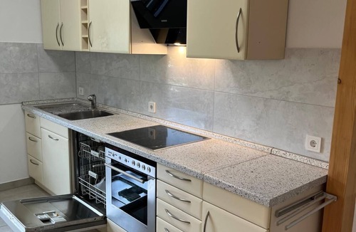 Sindelfingen Apartment | Sindel Living Apartment-Freshly renovated 2-bedroom apartment with floor heating