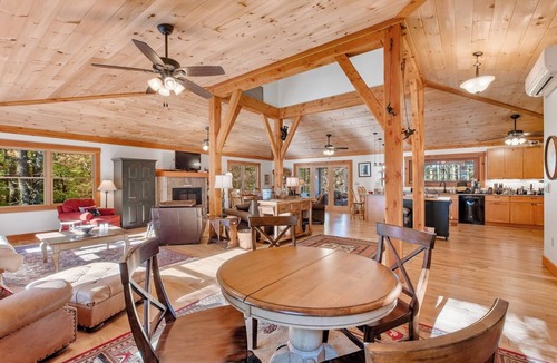 Moultonborough House | Singing Eagle Vacation Retreat