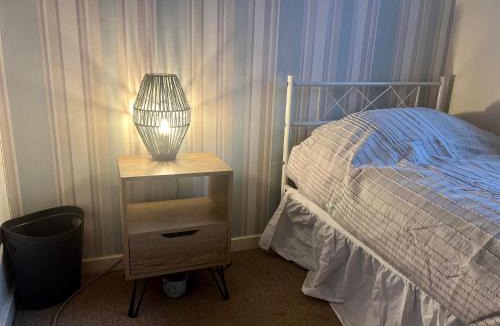 Stratford-upon-Avon House | Single bed Parking Internet Coffee Garden Patio TV Quiet Close to main bus route B98 9NH